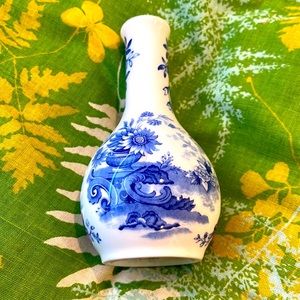 VTG SPODE blue & white vase with flowers